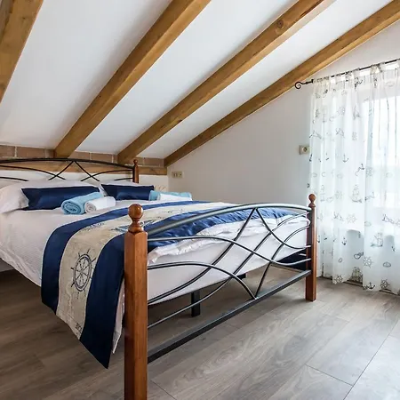 Holiday home Luxurious In Risika With Private